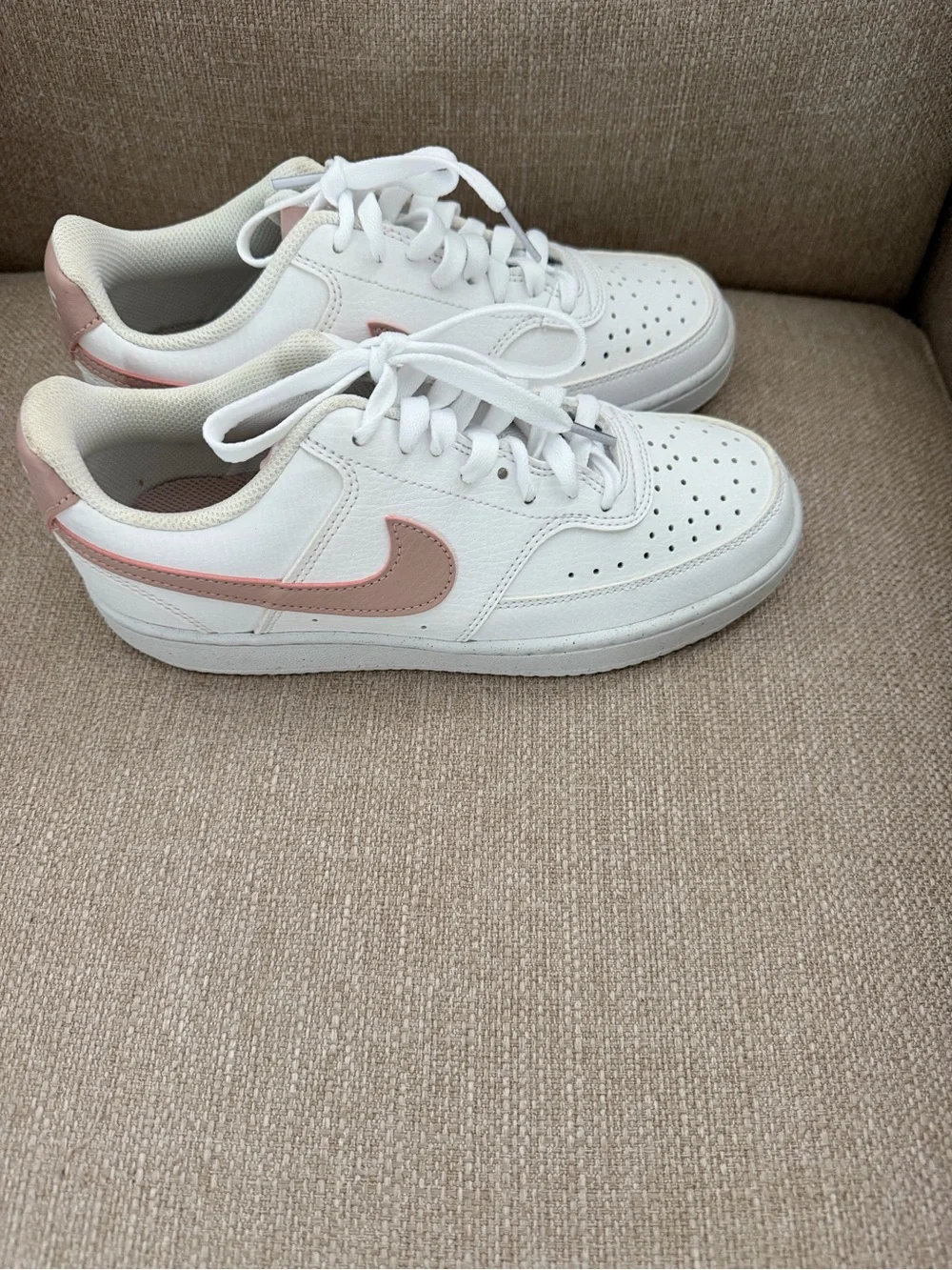 Nike White Sneakers with Light Pink Logo Tongue